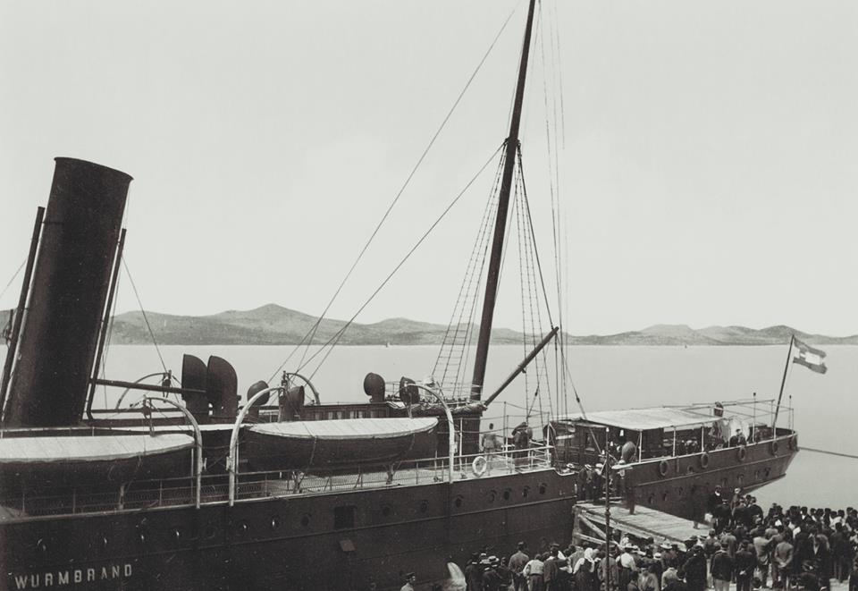 Anija e Lloydit, Graf Wurmbrand, e cila në mëngjesin e 21 nëntorit 1912 e solli Ismail Qemalin dhe shqiptarët e tjerë nga Gjiri i Rodonit në Durrës.